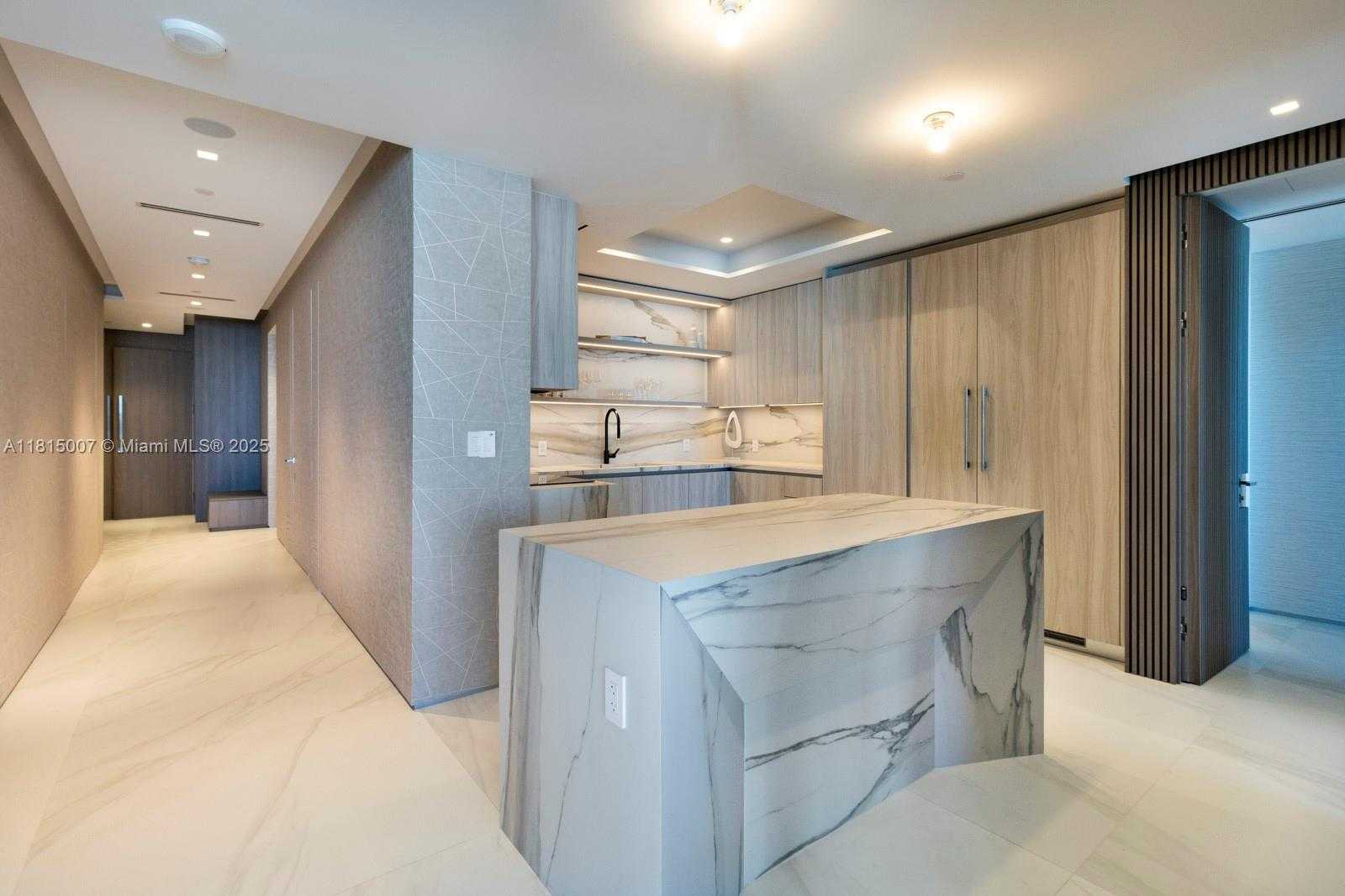 Small Image of 100 SOUTH POINTE DR #2409, Miami Beach Number 8