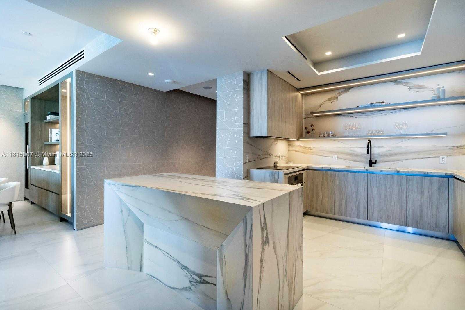 Small Image of 100 SOUTH POINTE DR #2409, Miami Beach Number 9