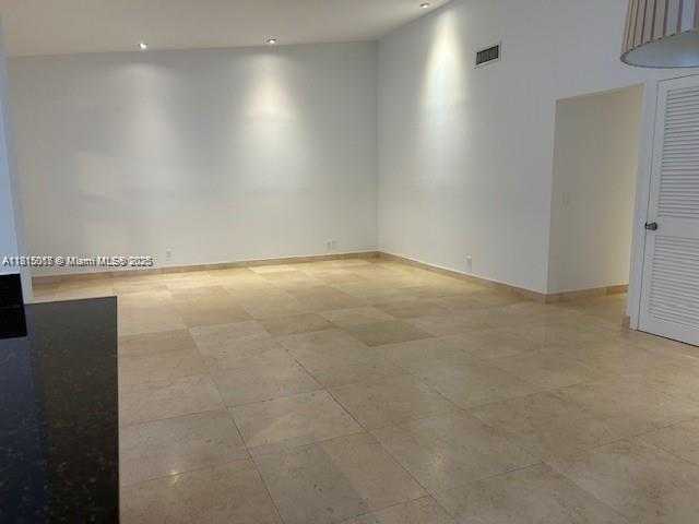 Small Image of 21220 HARBOR WAY #221-22, Aventura Number 10