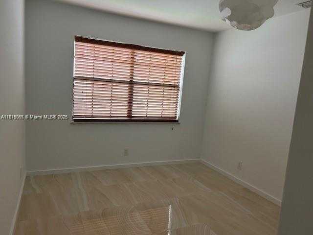 Small Image of 21220 HARBOR WAY #221-22, Aventura Number 13