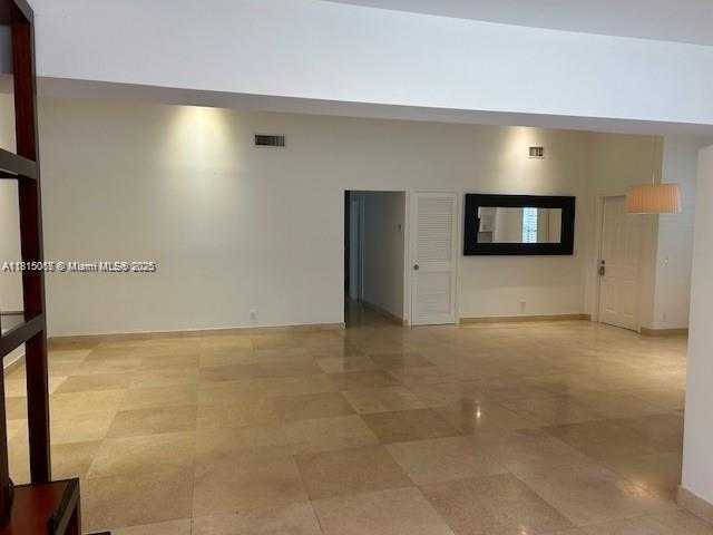 Small Image of 21220 HARBOR WAY #221-22, Aventura Number 14