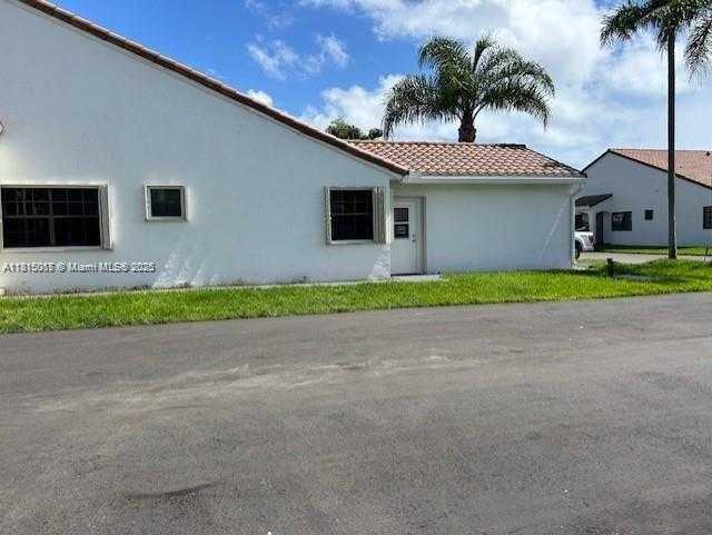 Small Image of 21220 HARBOR WAY #221-22, Aventura Number 2