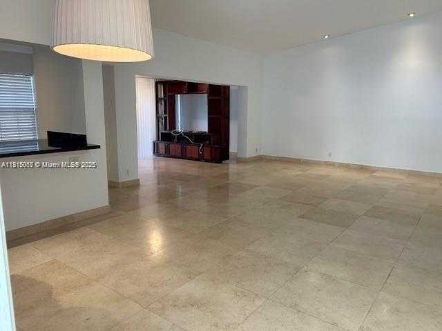 Small Image of 21220 HARBOR WAY #221-22, Aventura Number 3