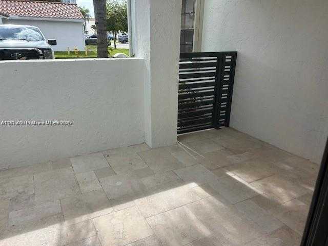 Small Image of 21220 HARBOR WAY #221-22, Aventura Number 31
