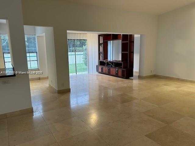 Small Image of 21220 HARBOR WAY #221-22, Aventura Number 4