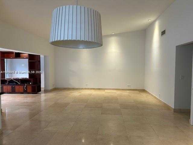Small Image of 21220 HARBOR WAY #221-22, Aventura Number 5