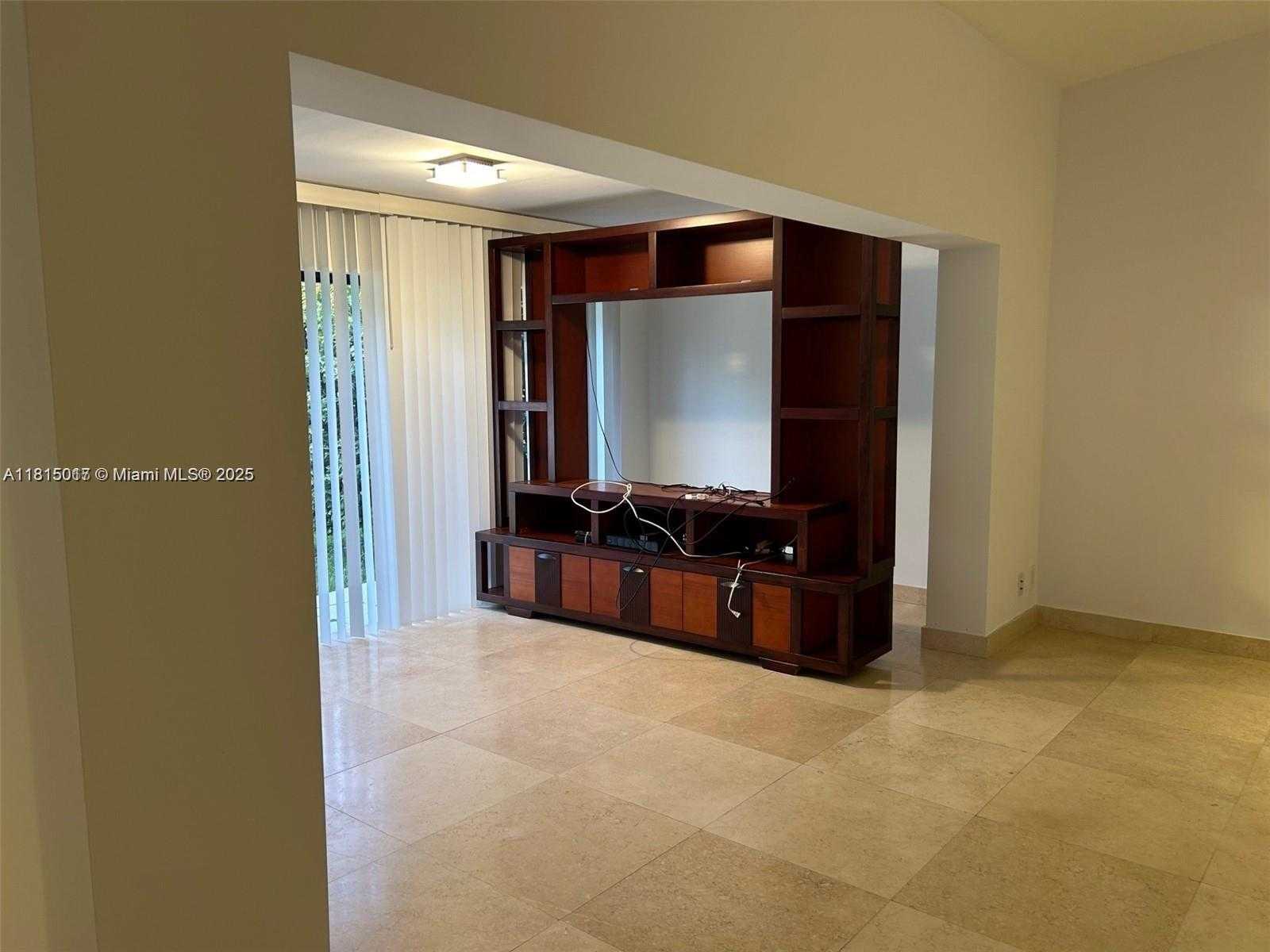 Small Image of 21220 HARBOR WAY #221-22, Aventura Number 6