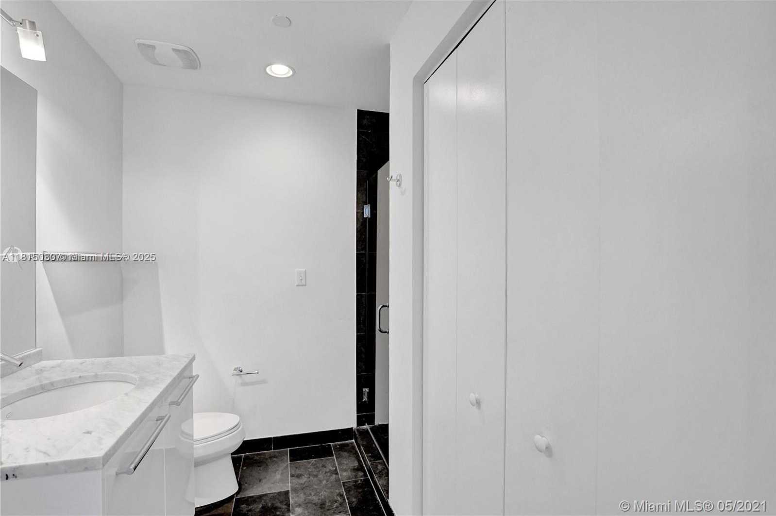 Small Image of 900 BISCAYNE BLVD #1905, Miami Number 4