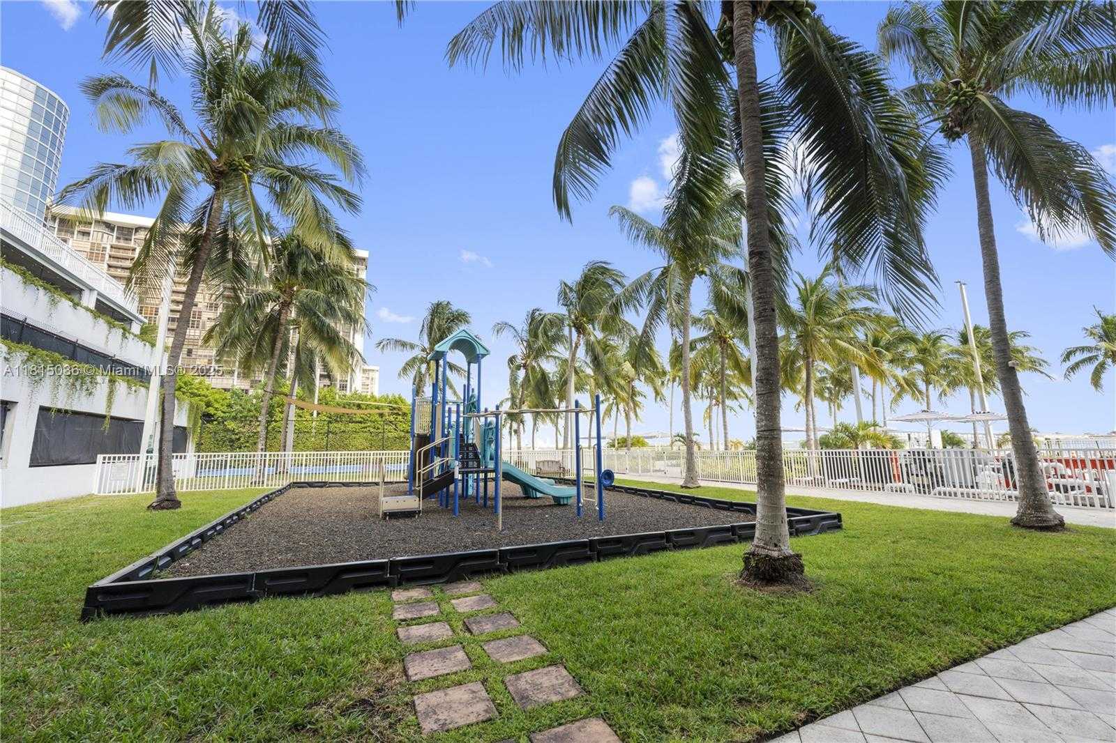 Small Image of 2101 BRICKELL AVE #1607, Miami Number 29
