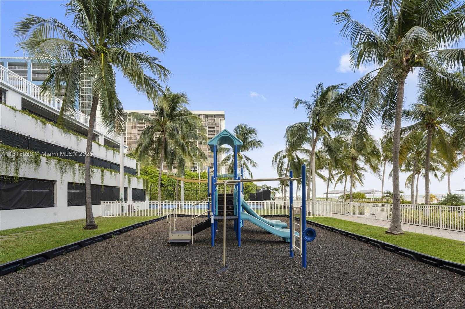 Small Image of 2101 BRICKELL AVE #1607, Miami Number 30