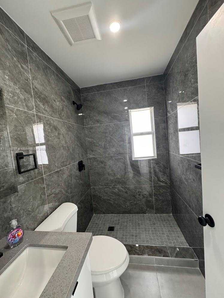 Small Image of 341 EAST 14TH ST #2, Hialeah Number 11
