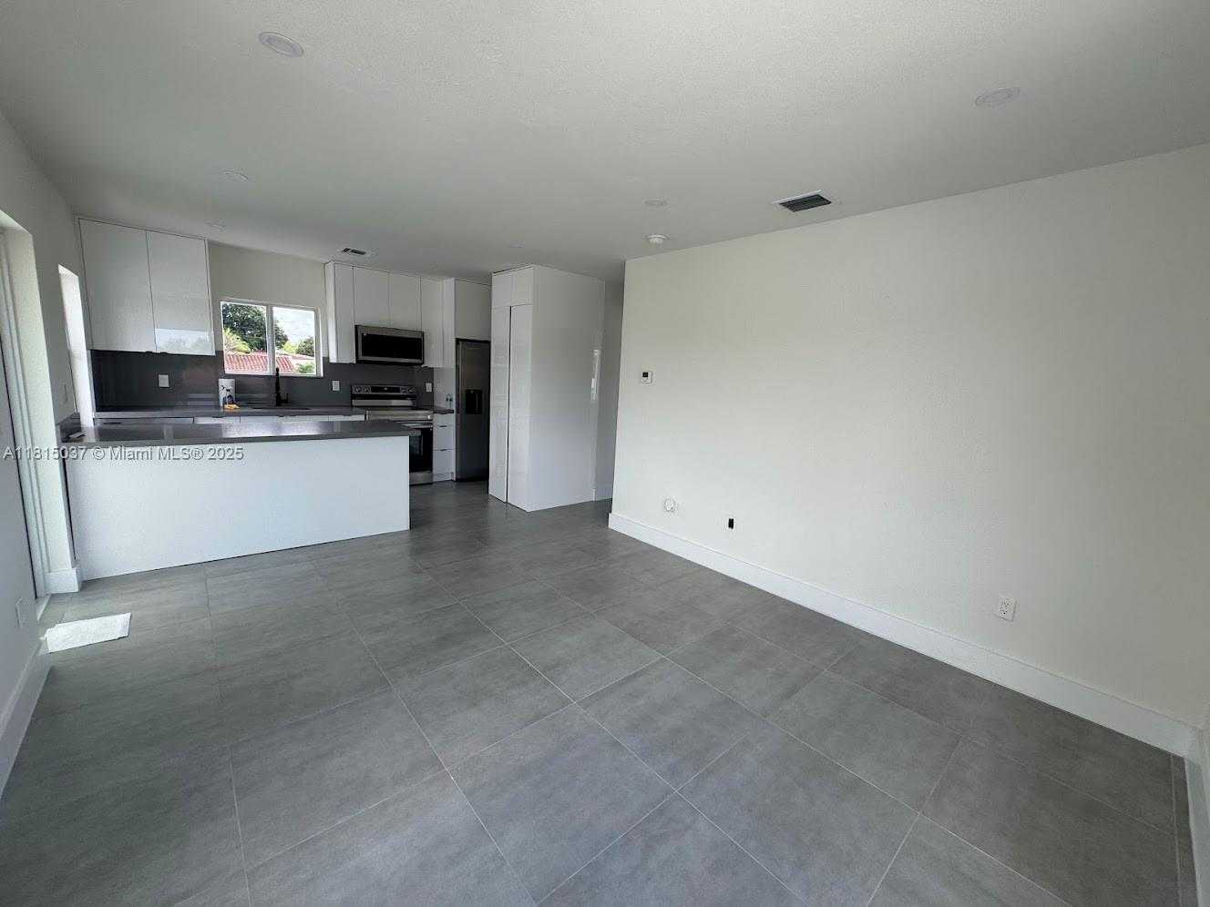 Small Image of 341 EAST 14TH ST #2, Hialeah Number 4