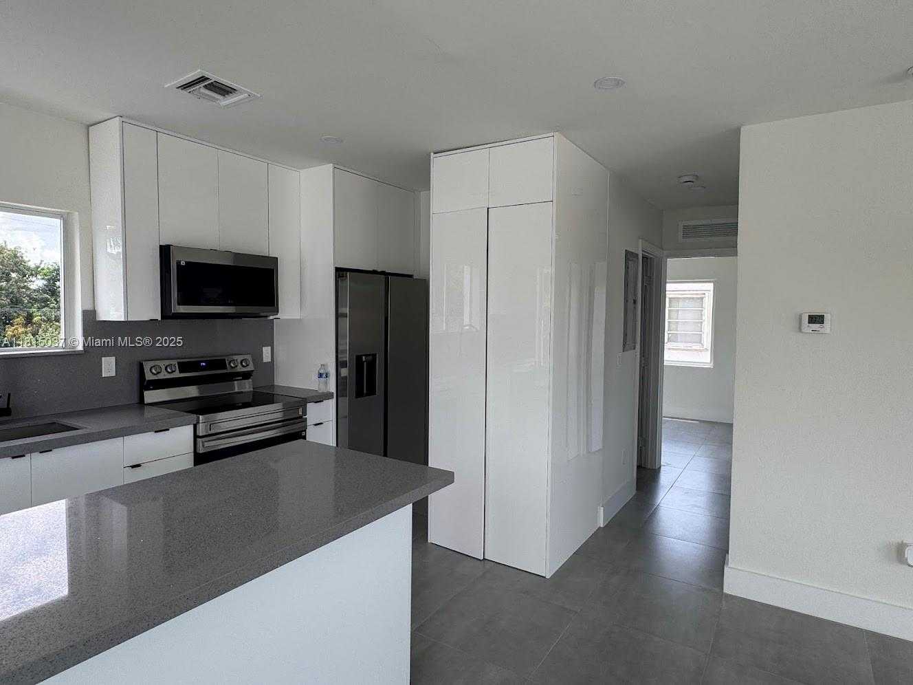 Small Image of 341 EAST 14TH ST #2, Hialeah Number 6