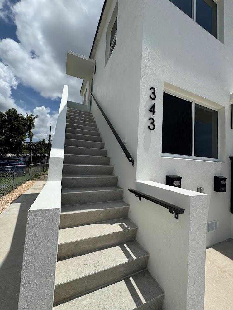 Small Image of 341 EAST 14TH ST #2, Hialeah Number 8