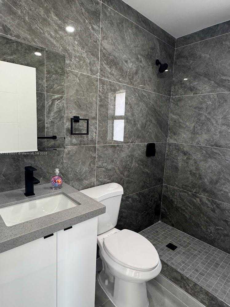 Small Image of 341 EAST 14TH ST #2, Hialeah Number 9