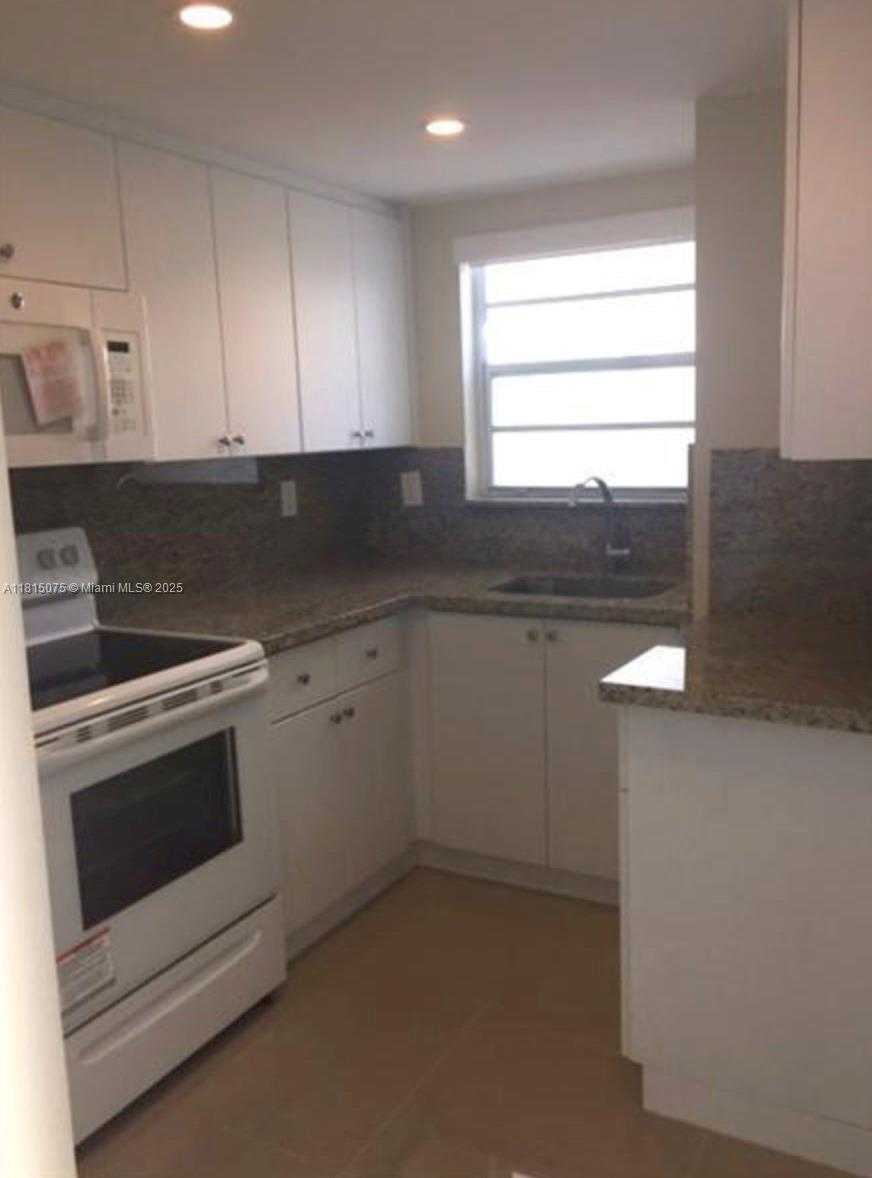 Small Image of 8810 FONTAINEBLEAU BLVD #303, Miami Number 2