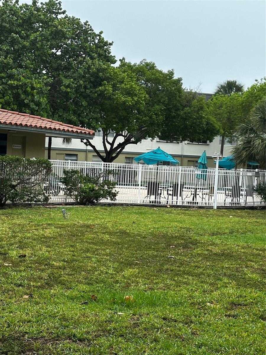 Small Image of 270 LAYNE BLVD #114, Hallandale Beach Number 3