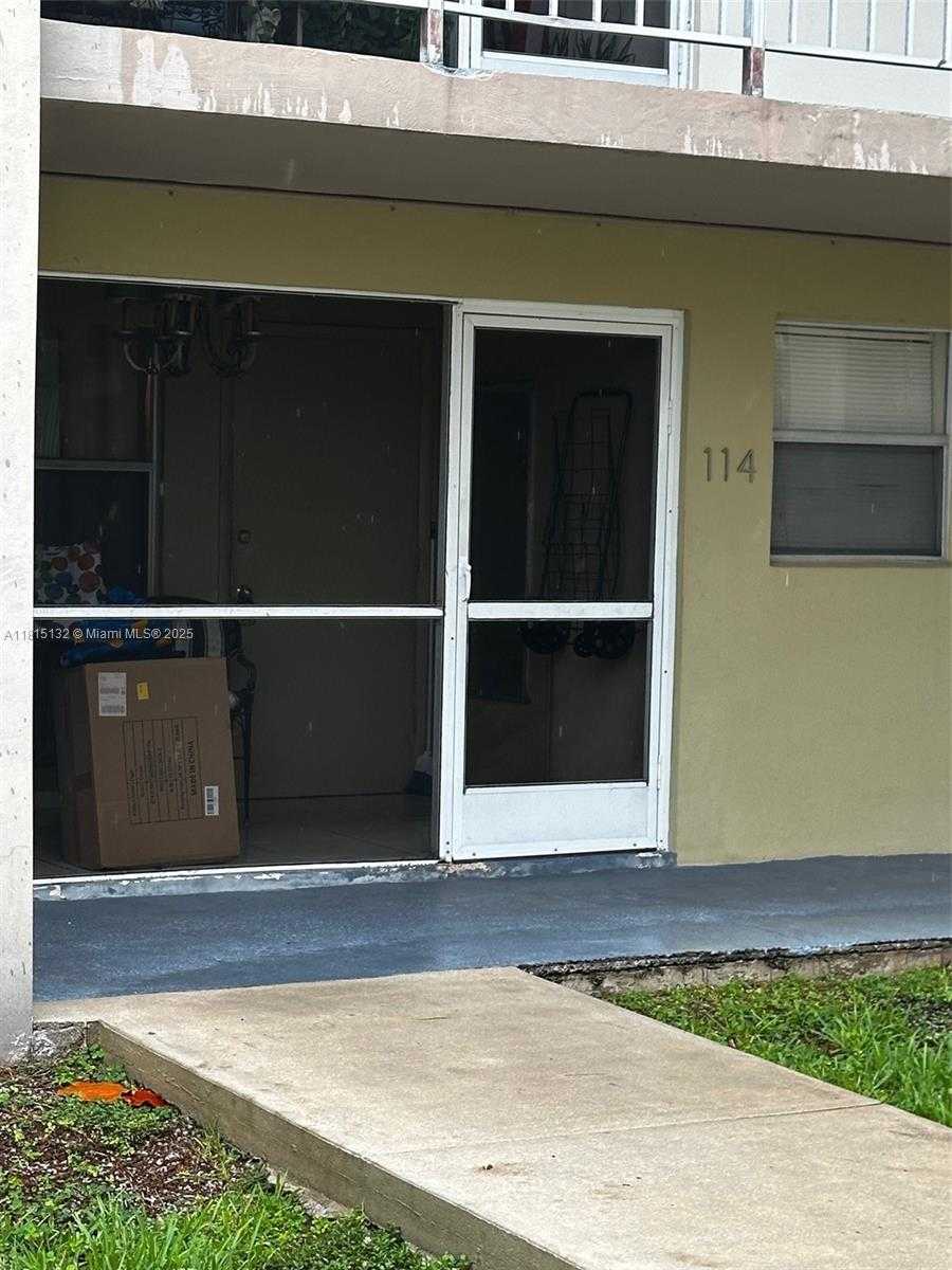 Small Image of 270 LAYNE BLVD #114, Hallandale Beach Number 4
