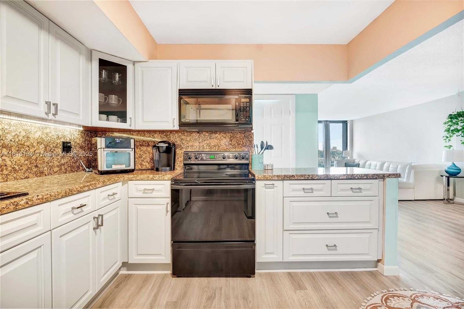 Small Image of 1600 SOUTH OCEAN DR #7B, Hollywood Number 10