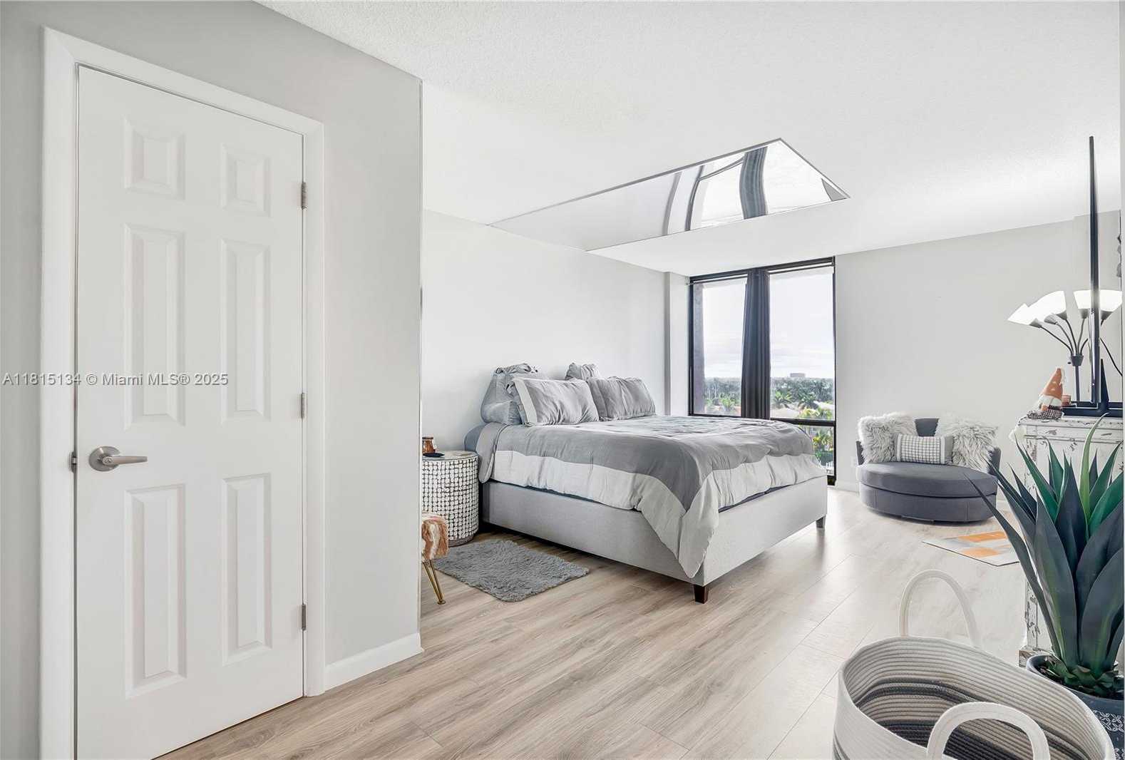 Small Image of 1600 SOUTH OCEAN DR #7B, Hollywood Number 30