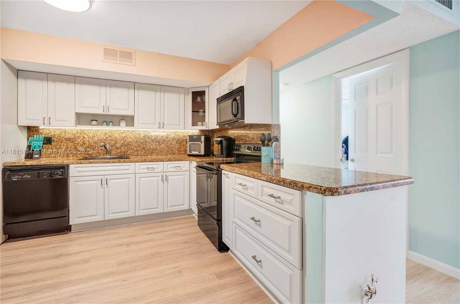 Small Image of 1600 SOUTH OCEAN DR #7B, Hollywood Number 7