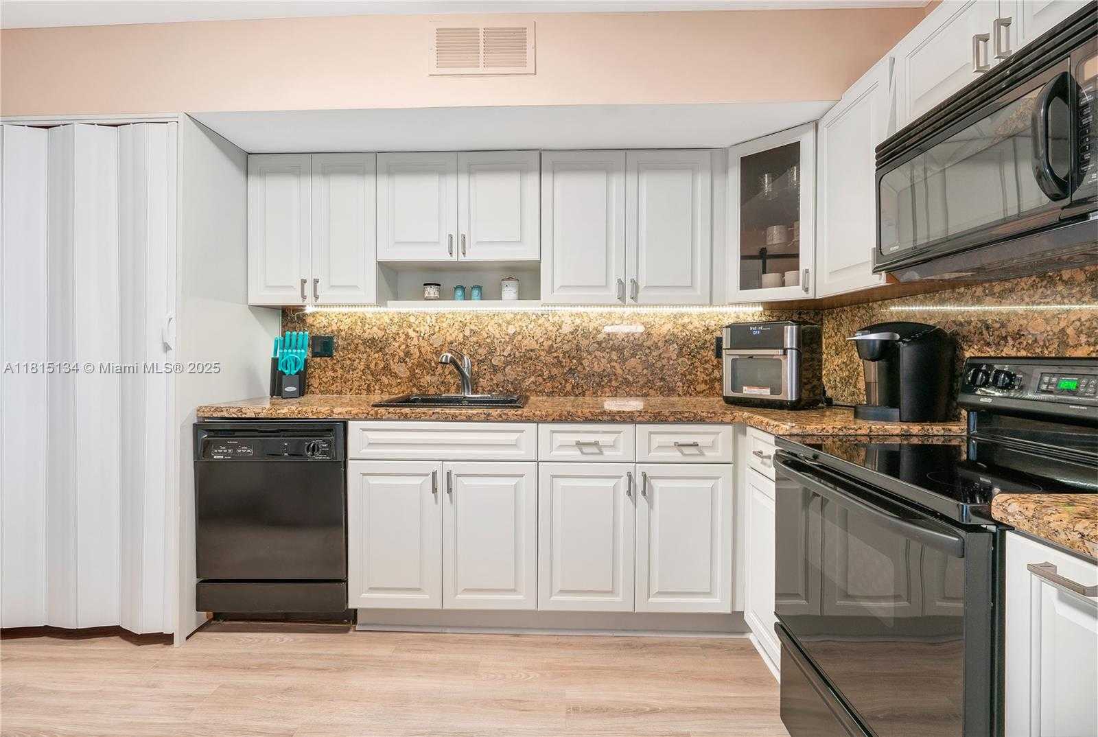 Small Image of 1600 SOUTH OCEAN DR #7B, Hollywood Number 8