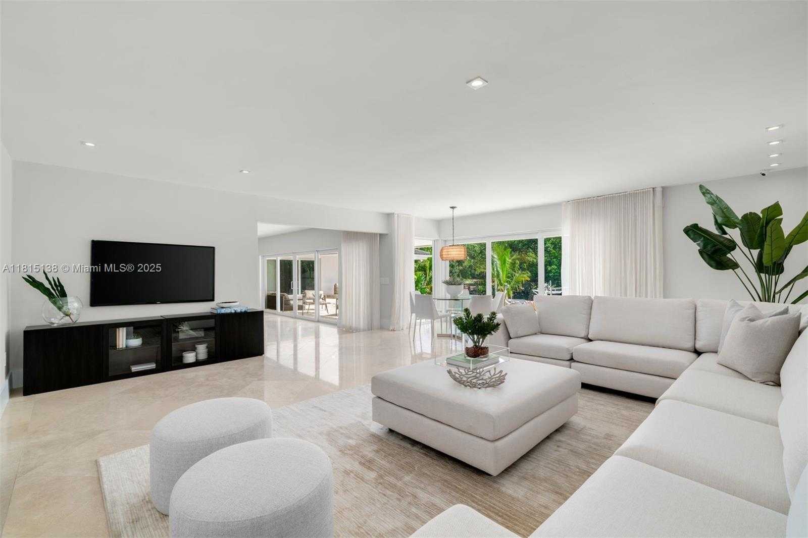 Small Image of 7155 LOS PINOS BLVD, Coral Gables Number 4