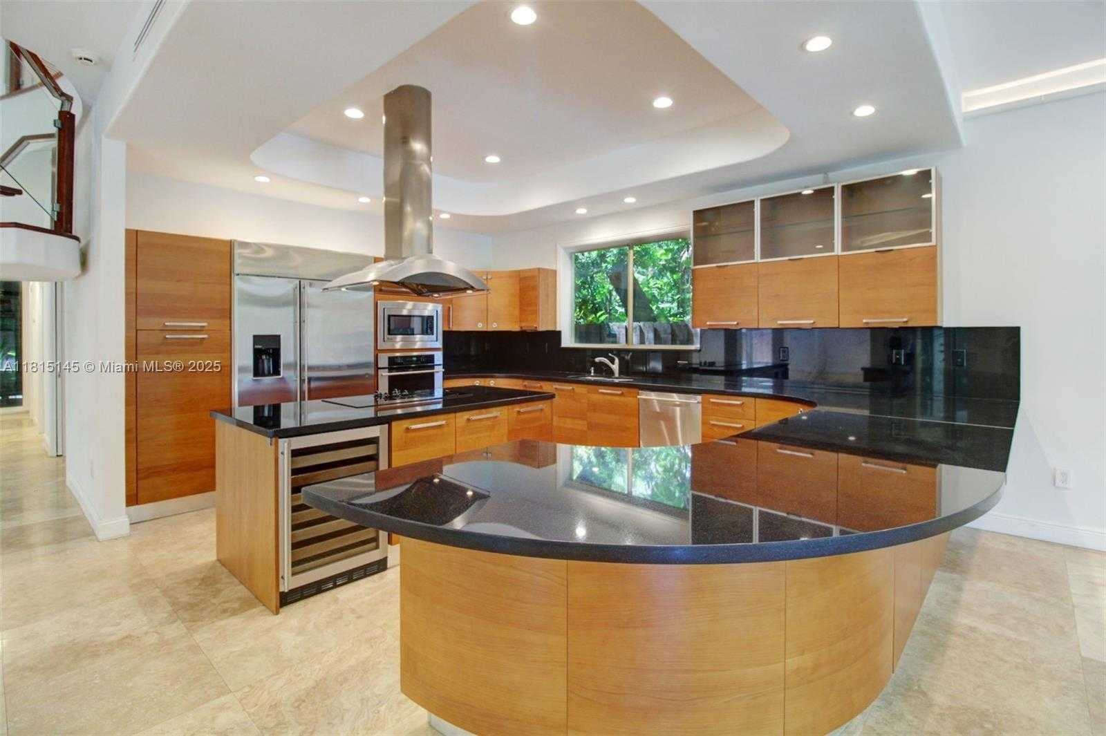 Small Image of 3665 JUSTISON RD #., Miami Number 15