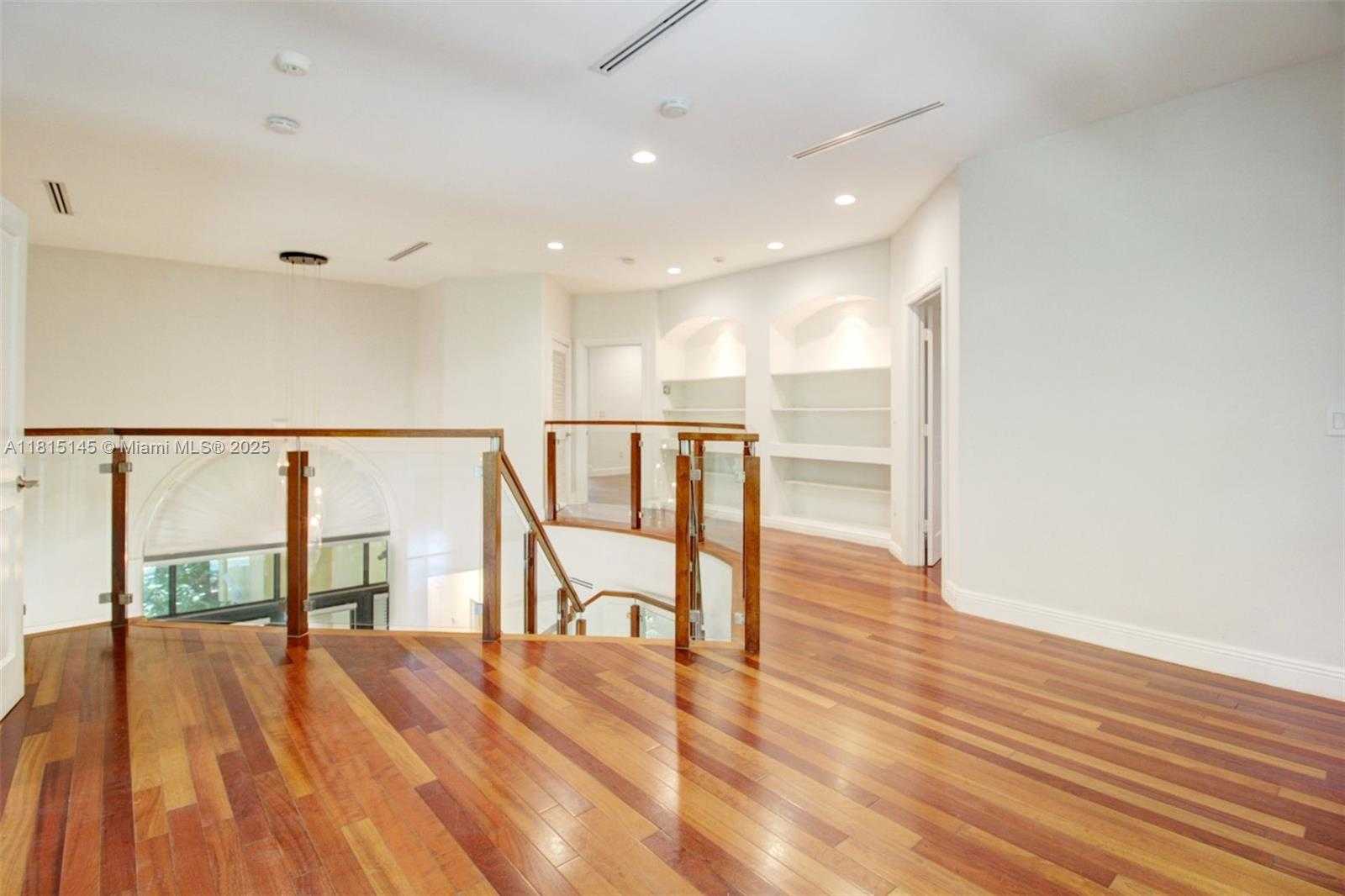 Small Image of 3665 JUSTISON RD #., Miami Number 22