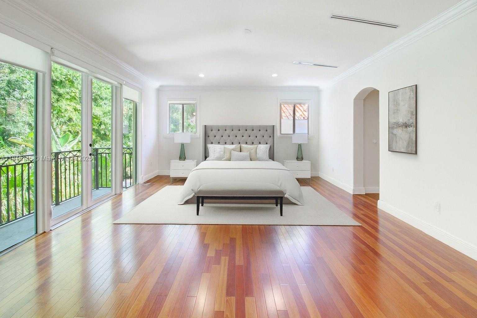 Small Image of 3665 JUSTISON RD #., Miami Number 4
