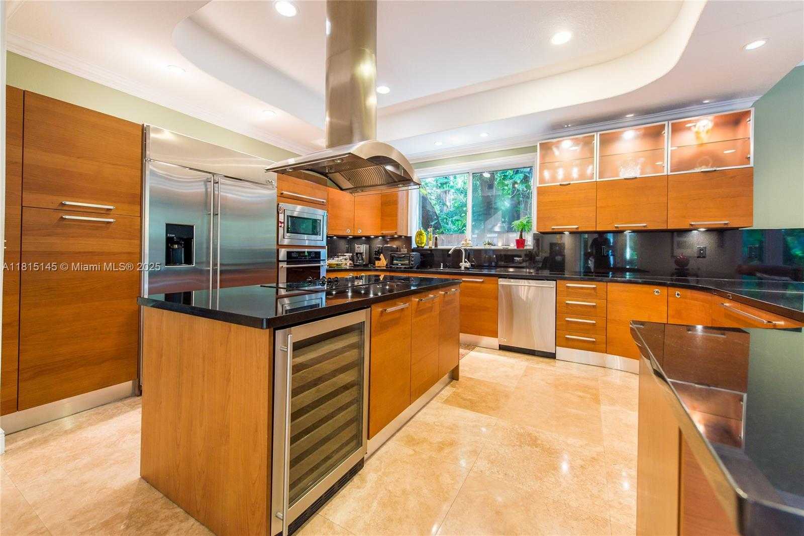 Small Image of 3665 JUSTISON RD #., Miami Number 7