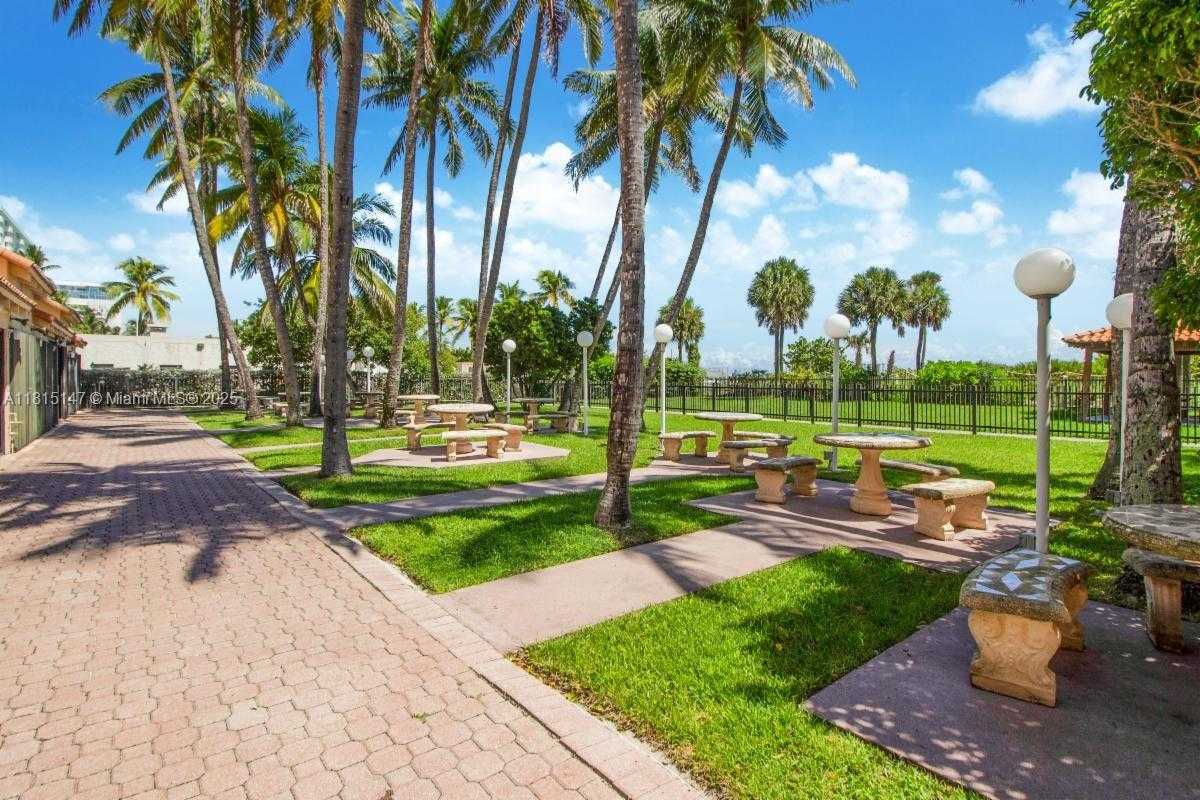 Small Image of 2555 COLLINS AVE #2210, Miami Beach Number 15