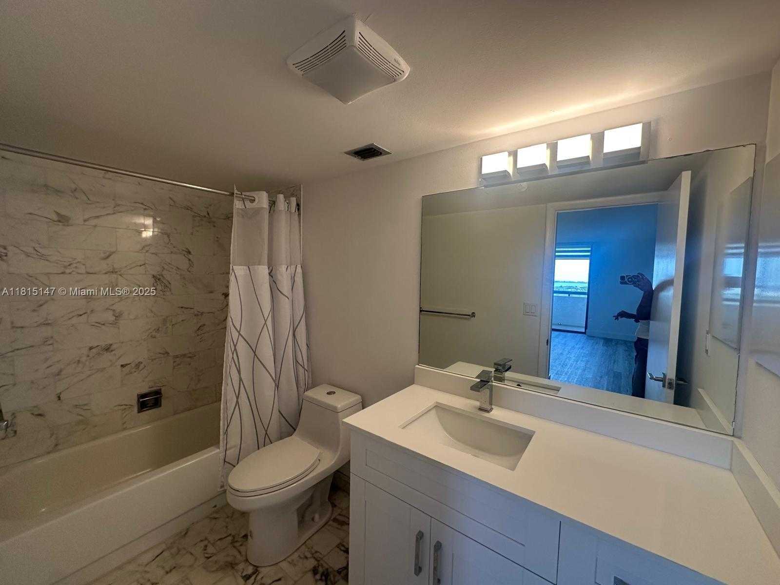 Small Image of 2555 COLLINS AVE #2210, Miami Beach Number 5