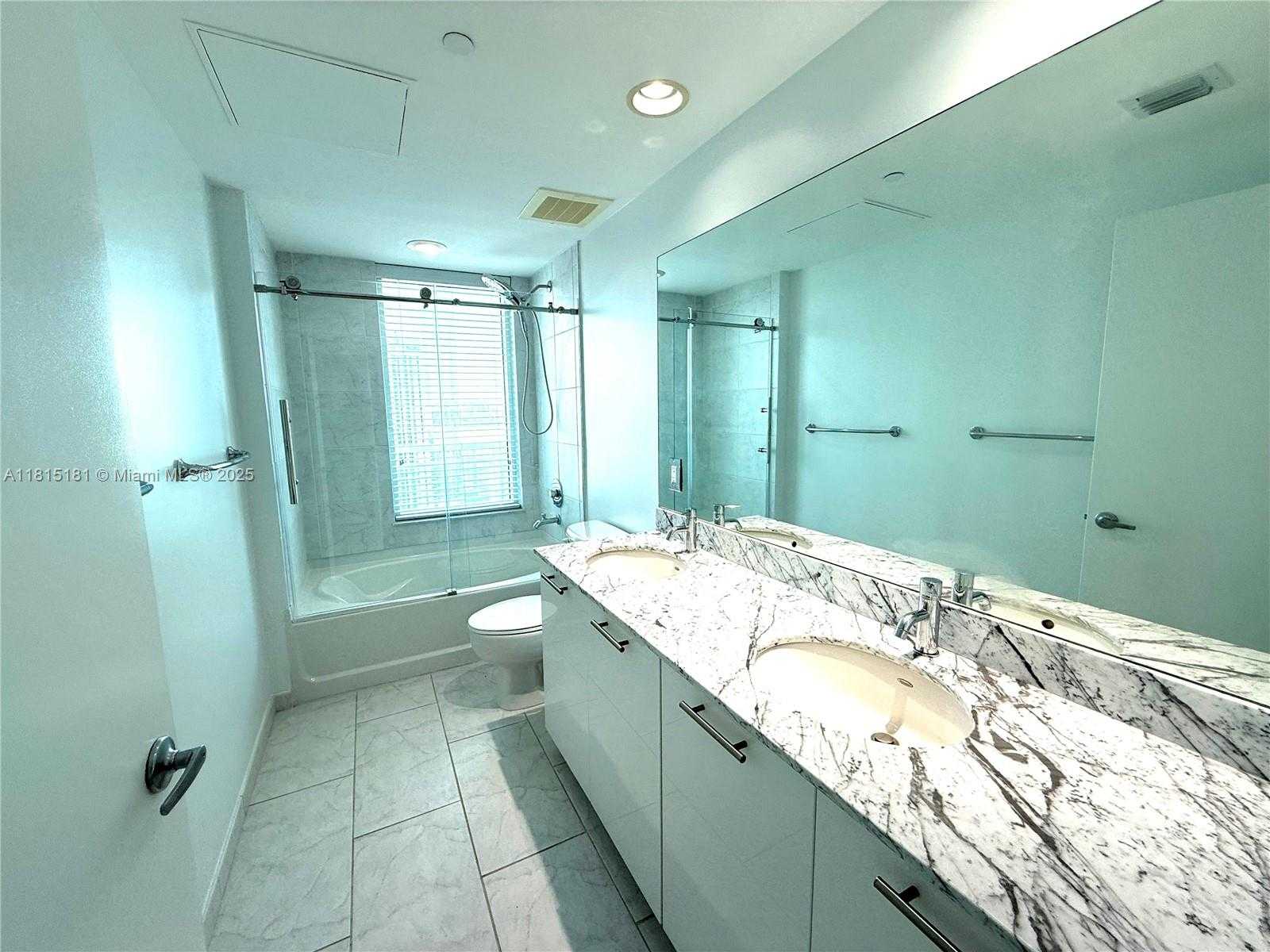 Small Image of 950 BRICKELL BAY DR #3601, Miami Number 14