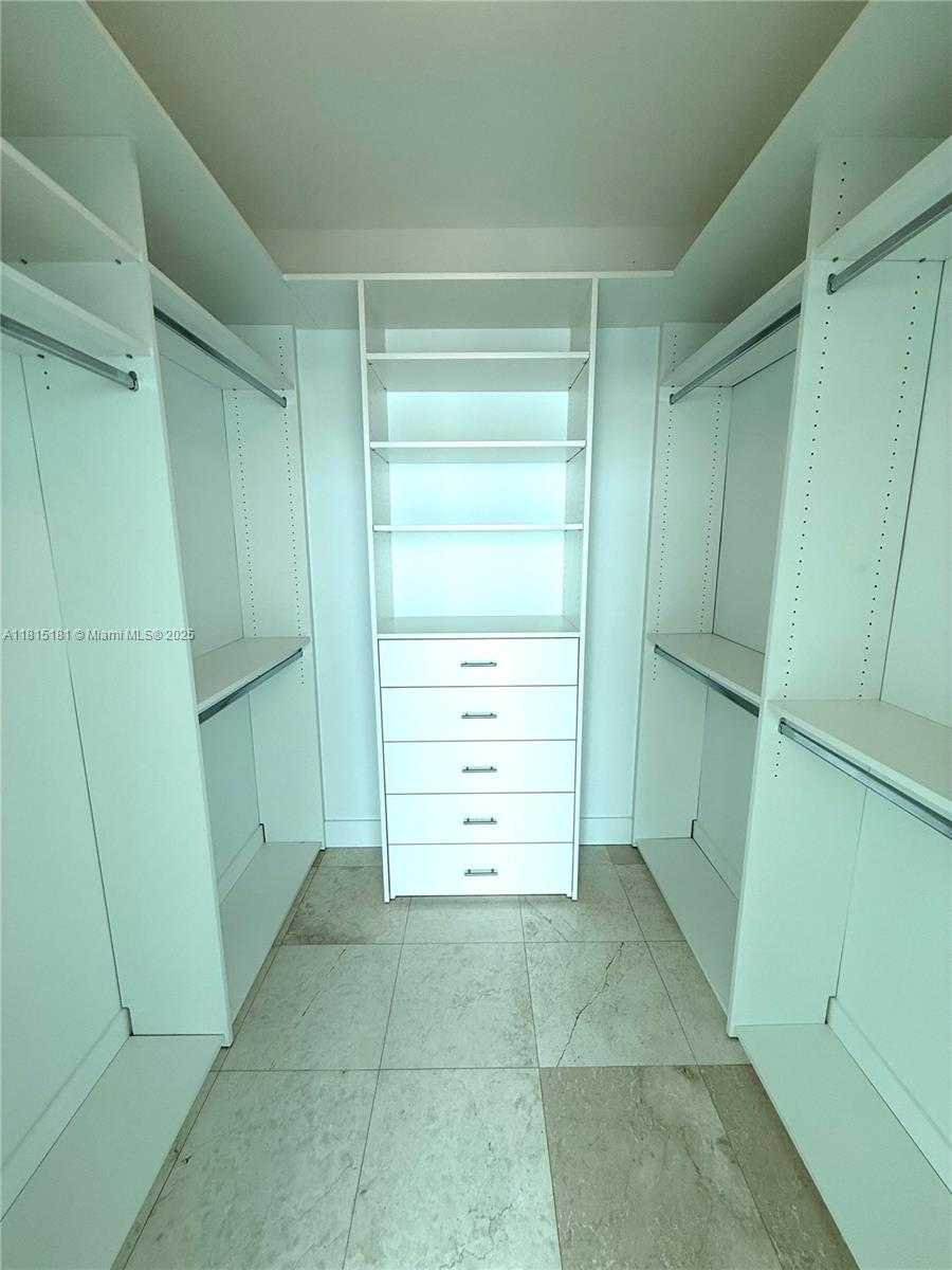 Small Image of 950 BRICKELL BAY DR #3601, Miami Number 15