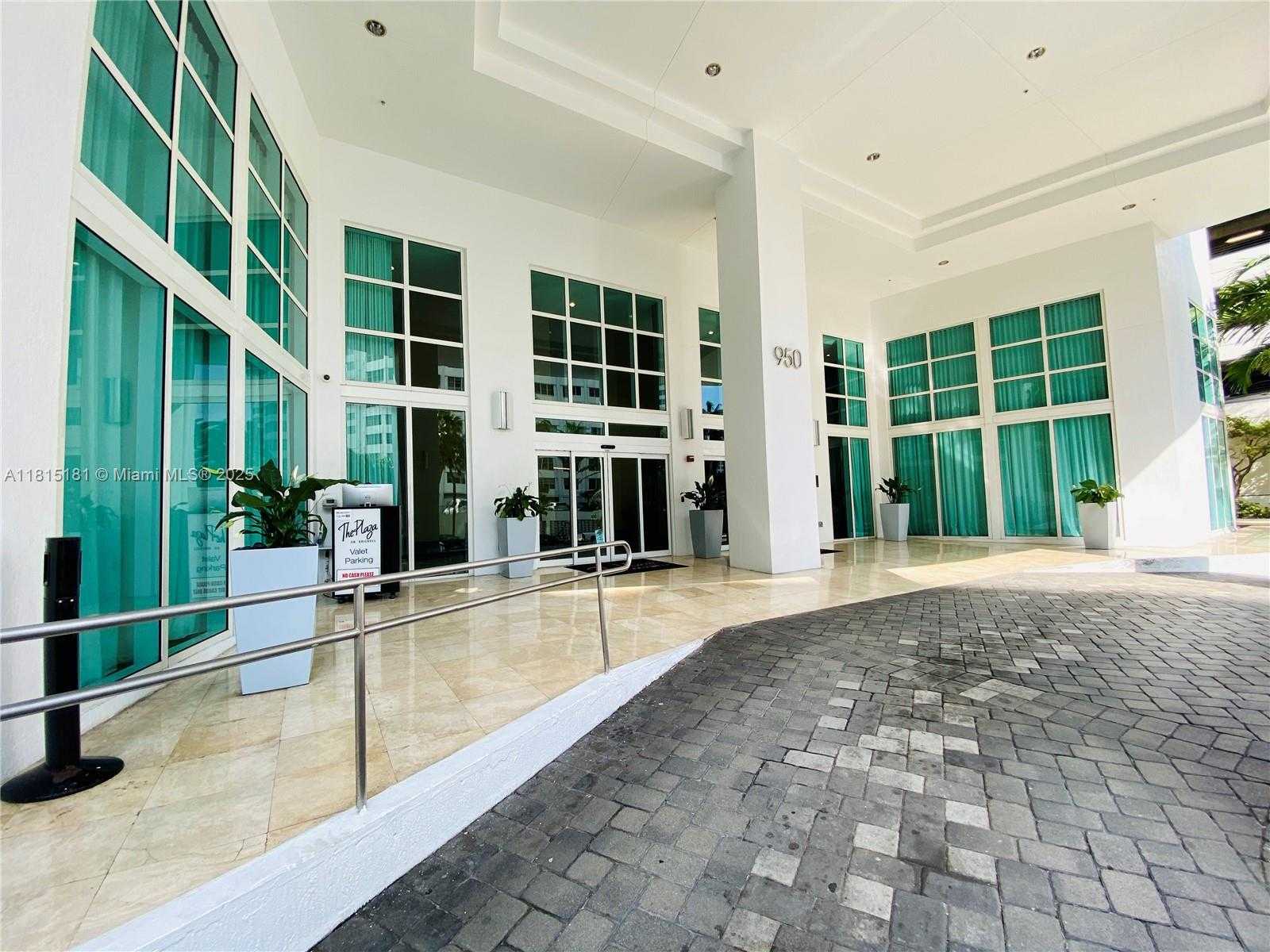 Small Image of 950 BRICKELL BAY DR #3601, Miami Number 21