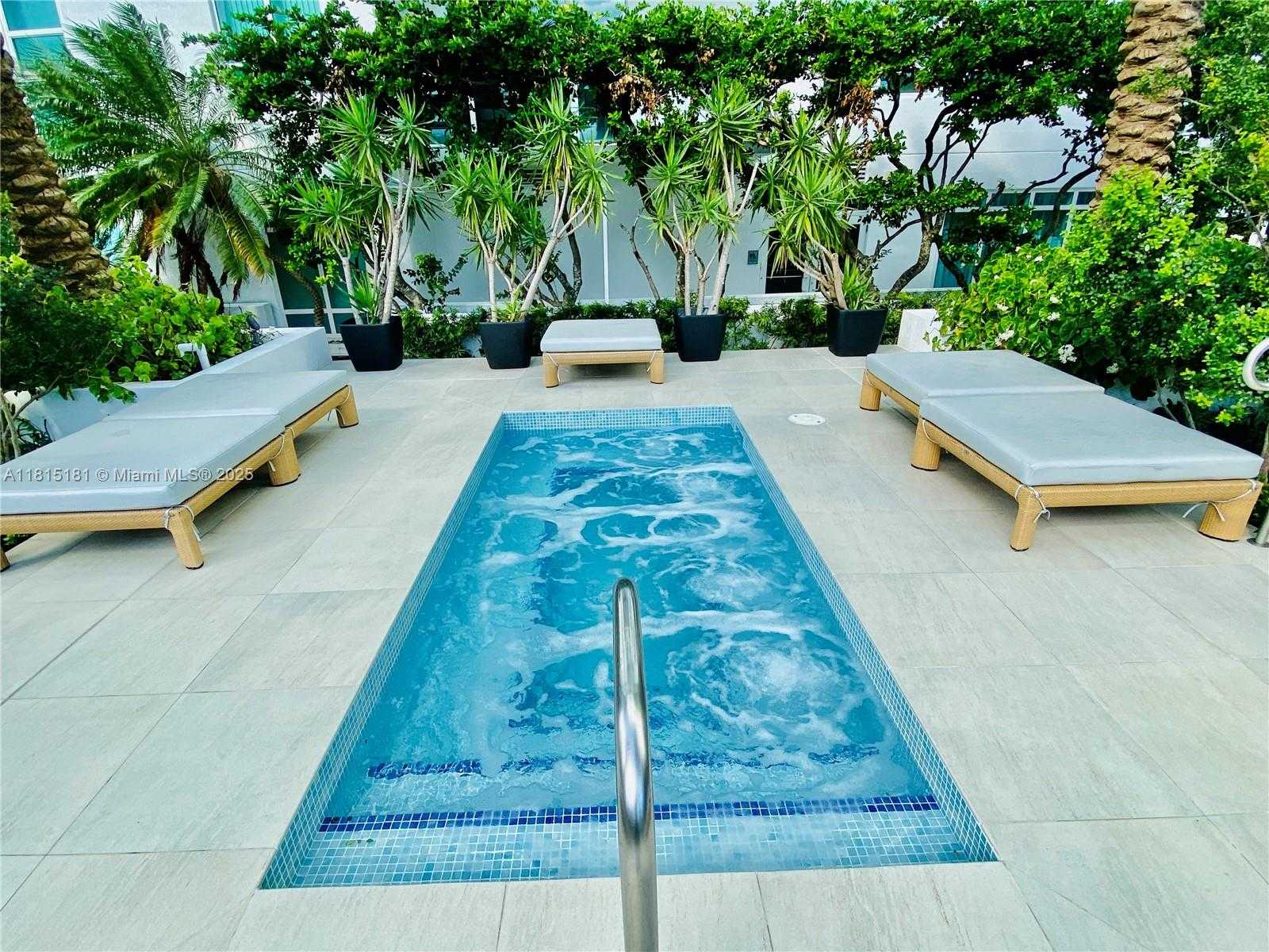 Small Image of 950 BRICKELL BAY DR #3601, Miami Number 40