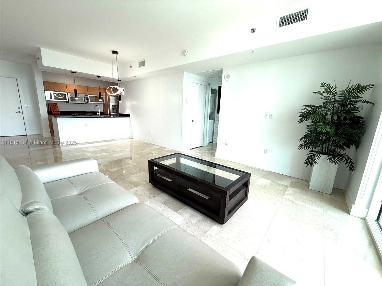 Small Image of 950 BRICKELL BAY DR #3601, Miami Number 5