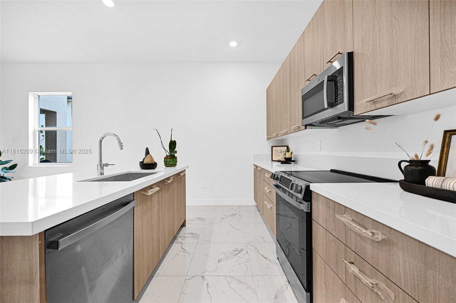 Small Image of 12228 SOUTH WEST 43RD ST #12228, Davie Number 18