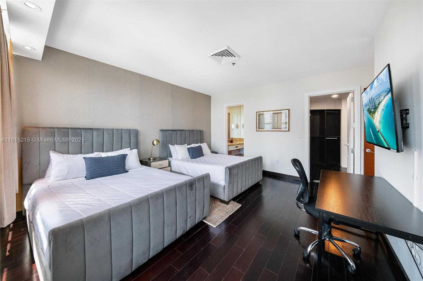 Small Image of 1395 BRICKELL AVE #3404, Miami Number 30