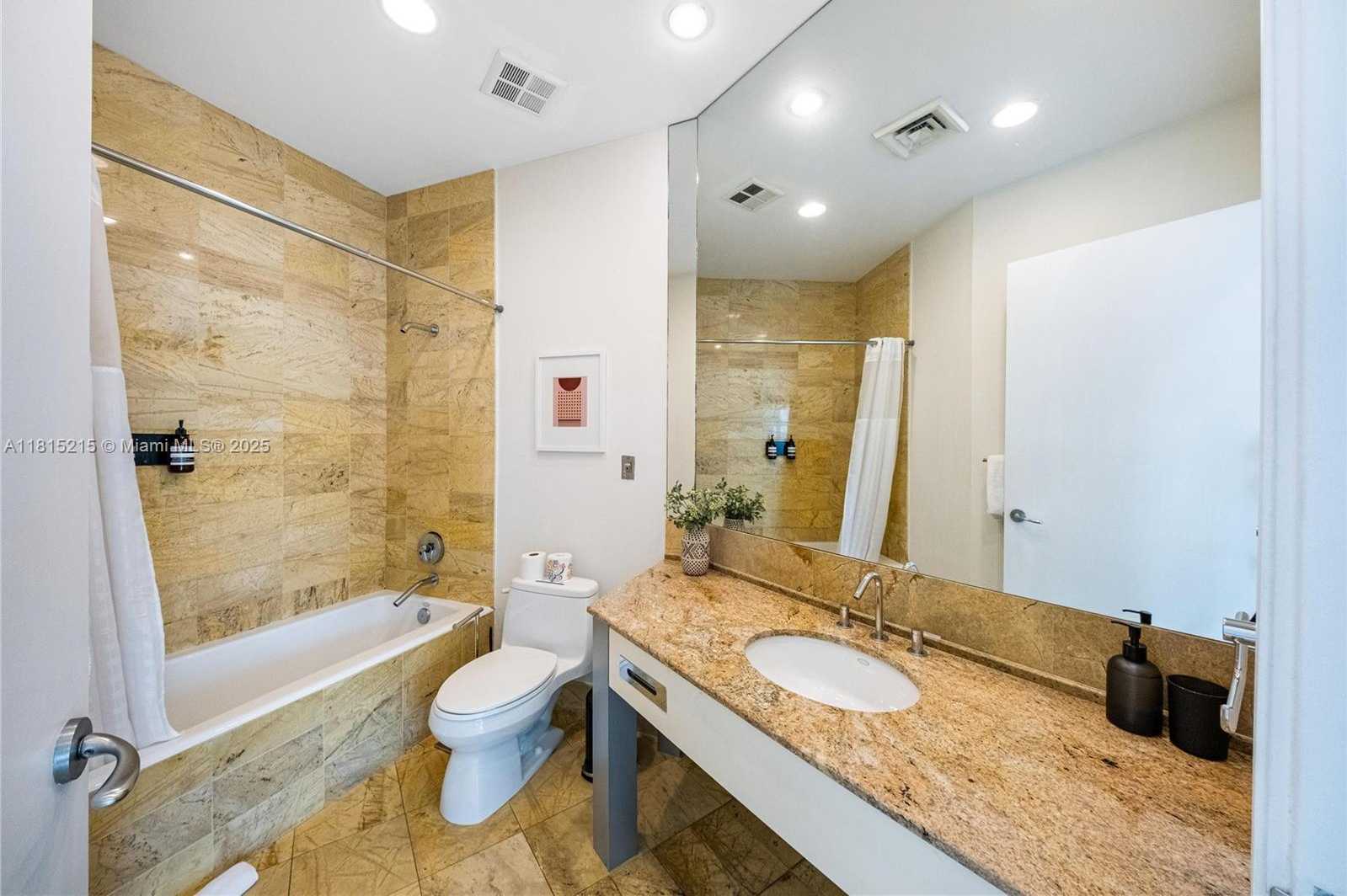 Small Image of 1395 BRICKELL AVE #3404, Miami Number 34