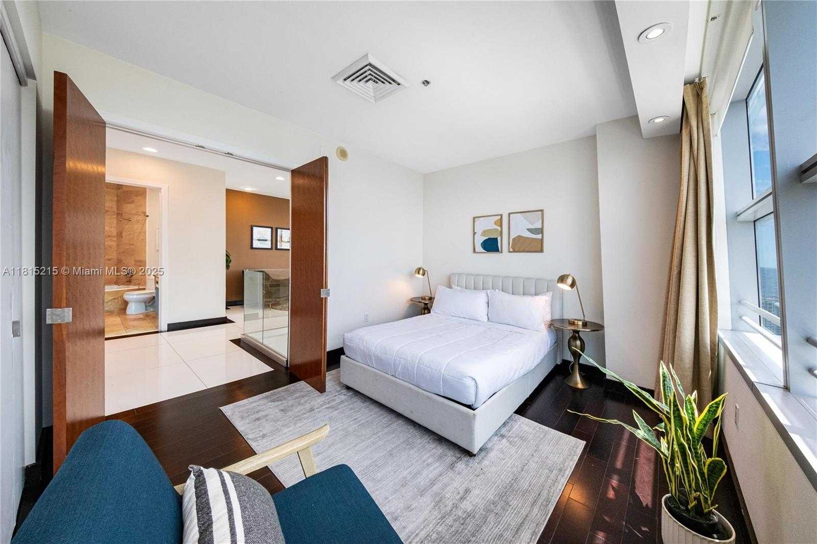Small Image of 1395 BRICKELL AVE #3404, Miami Number 5