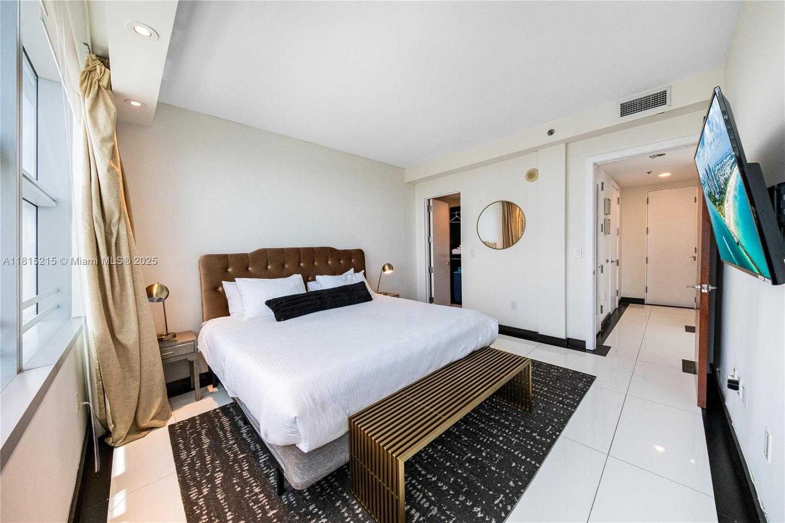 Small Image of 1395 BRICKELL AVE #3404, Miami Number 6