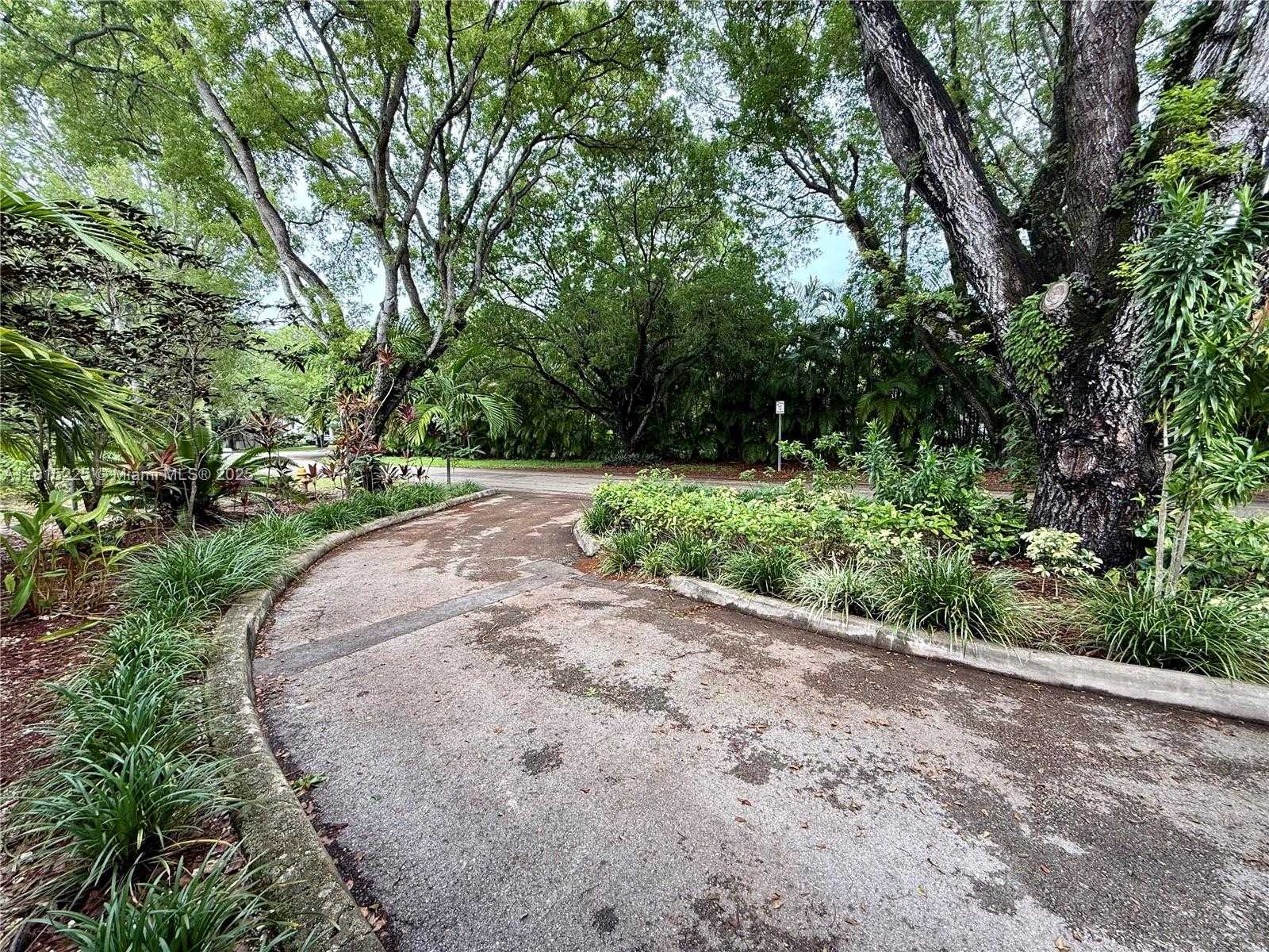 Small Image of 1235 MARIPOSA AVE #7, Coral Gables Number 19