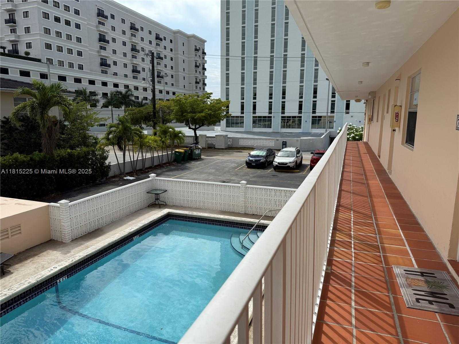 Small Image of 1235 MARIPOSA AVE #7, Coral Gables Number 2