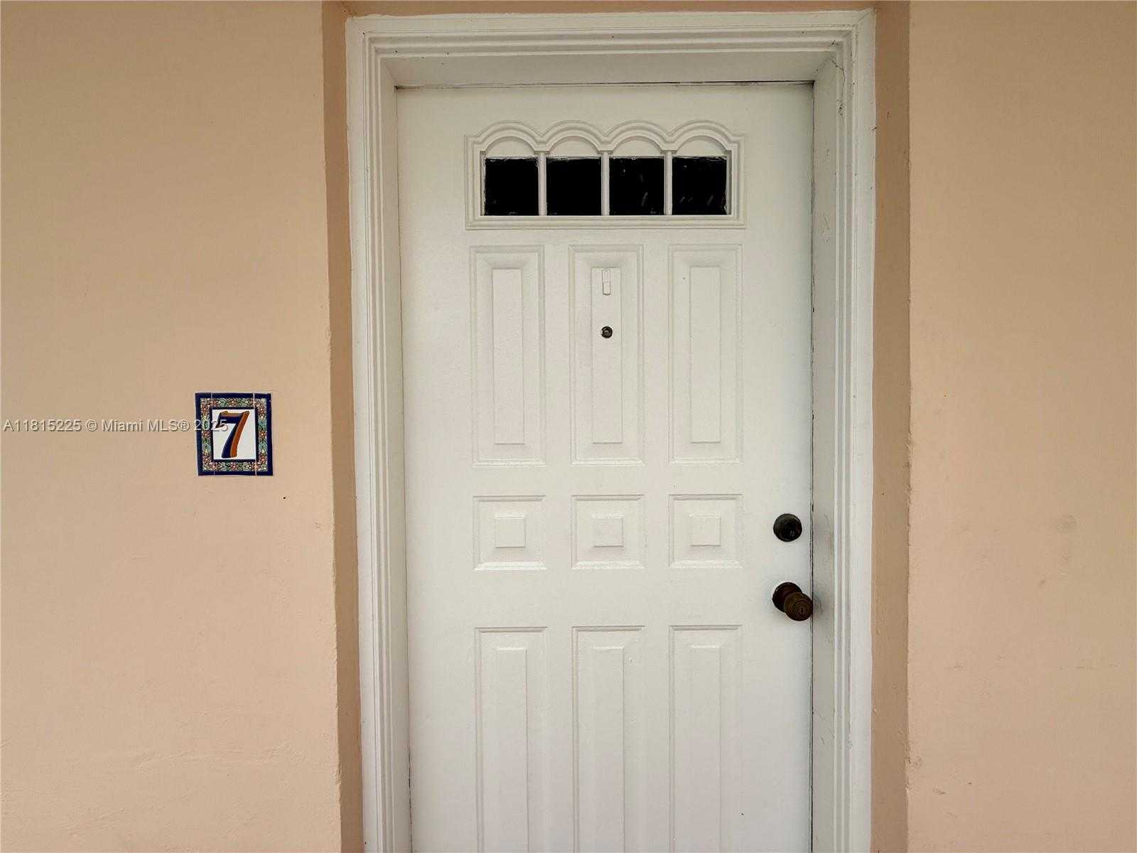 Small Image of 1235 MARIPOSA AVE #7, Coral Gables Number 3