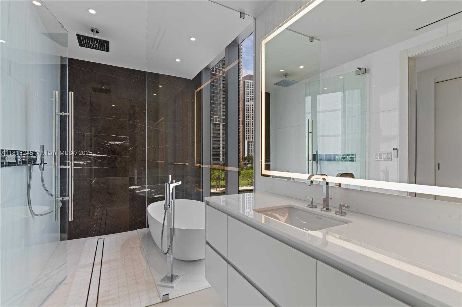 Small Image of 300 BISCAYNE BLVD WAY #1004, Miami Number 15