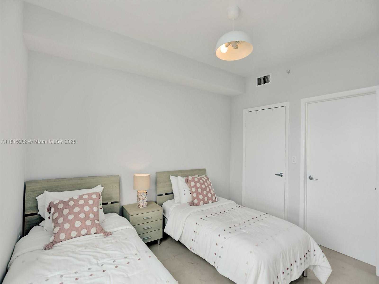 Small Image of 90 SOUTH WEST 3RD ST #2809, Miami Number 23