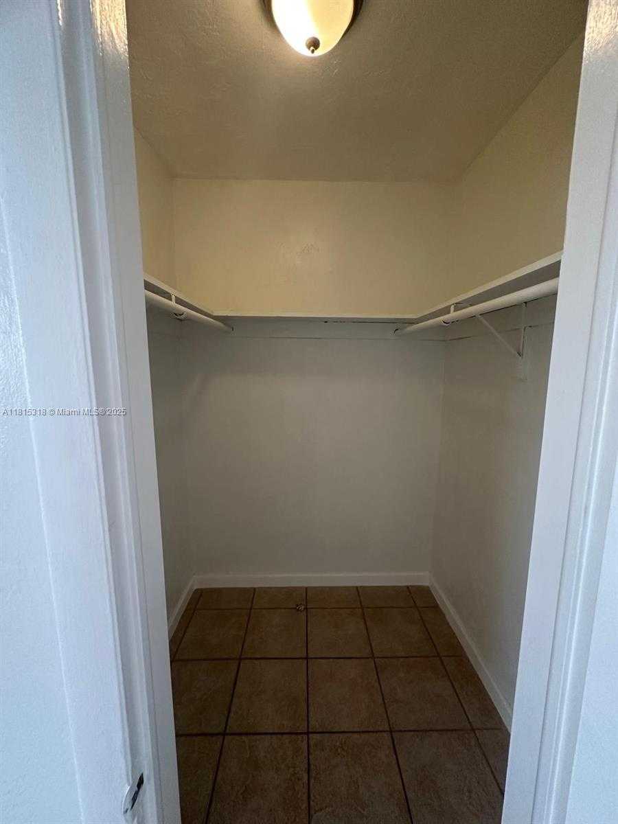 Small Image of 1230 WEST 54TH ST #325A, Hialeah Number 3