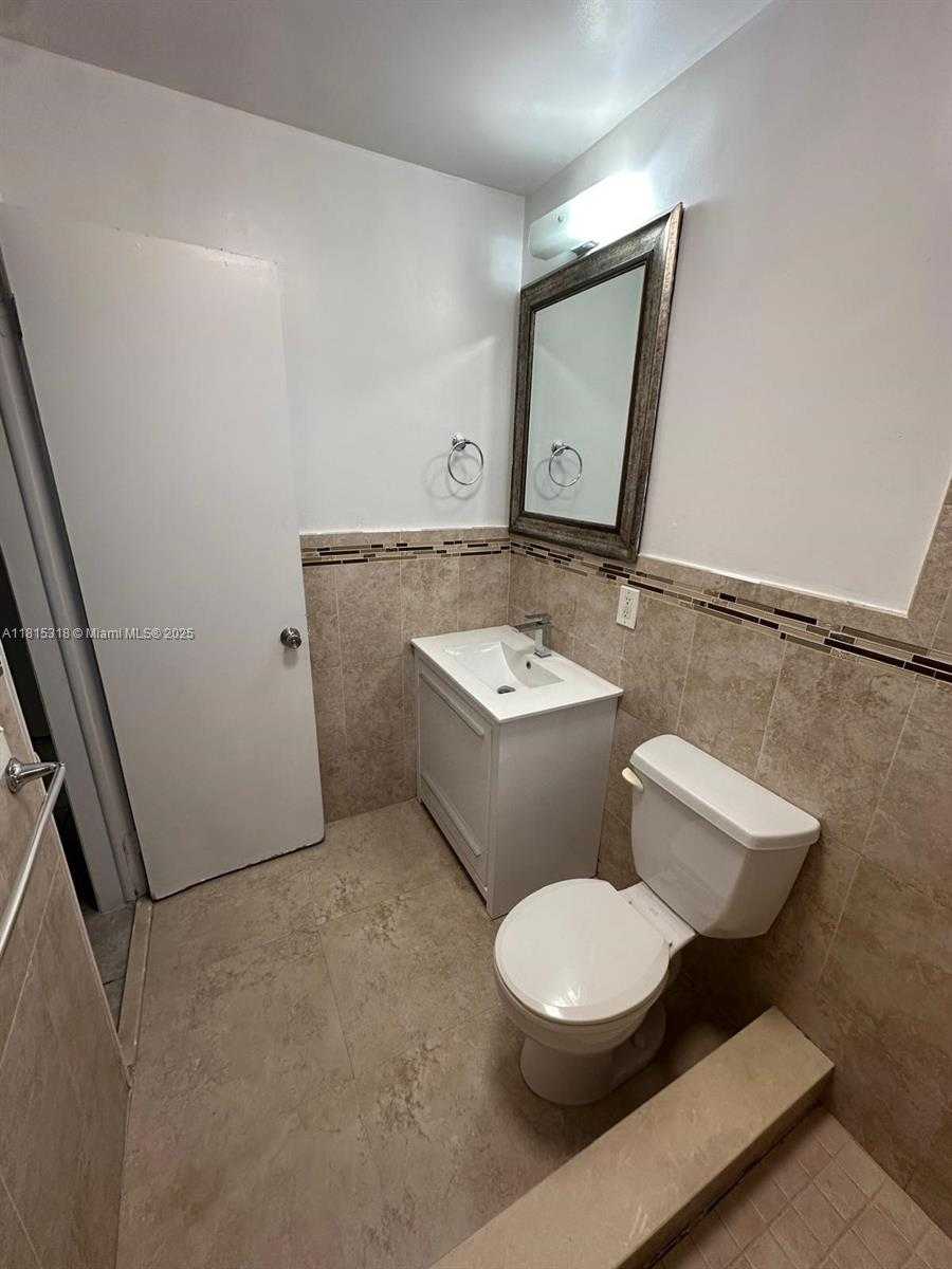Small Image of 1230 WEST 54TH #325A, Hialeah Number 8